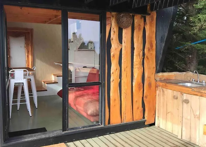 Preciosa mini-casa-bote bien ubicada y linda vista
