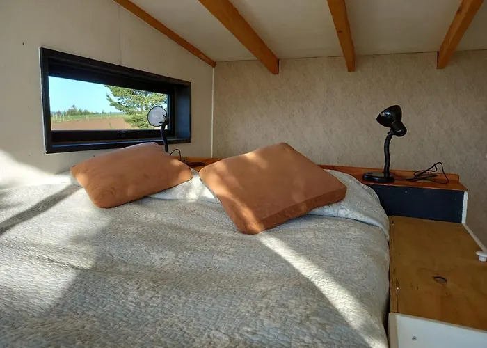 Preciosa mini-casa-bote bien ubicada y linda vista
