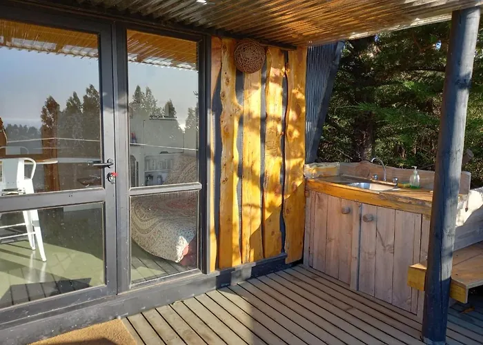 Preciosa mini-casa-bote bien ubicada y linda vista